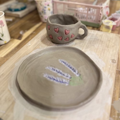 ورشة عمل كوب و صحن بطريقة البناء اليدوي