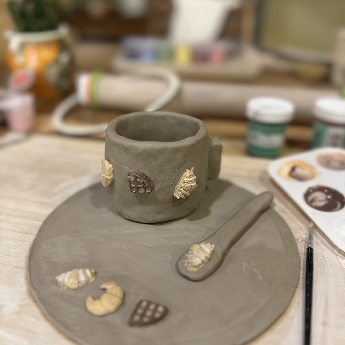 ورشة عمل كوب و صحن بطريقة البناء اليدوي