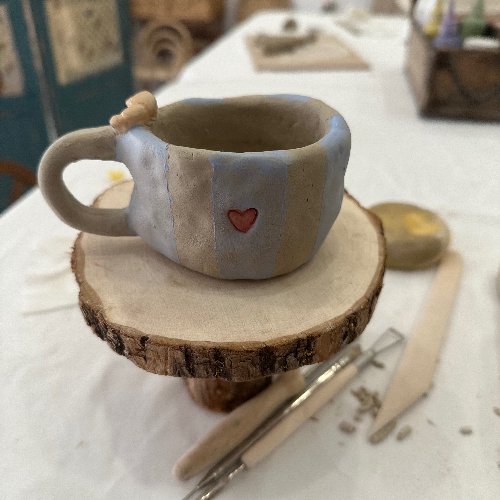 ورشة عمل كوب و صحن بطريقة البناء اليدوي